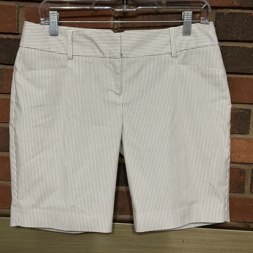 🛍️Never worn  Express Designstudio  stripped shorts Size 6